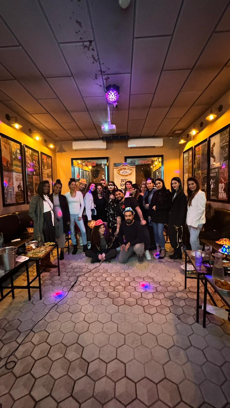 ezer binyamin party group picture