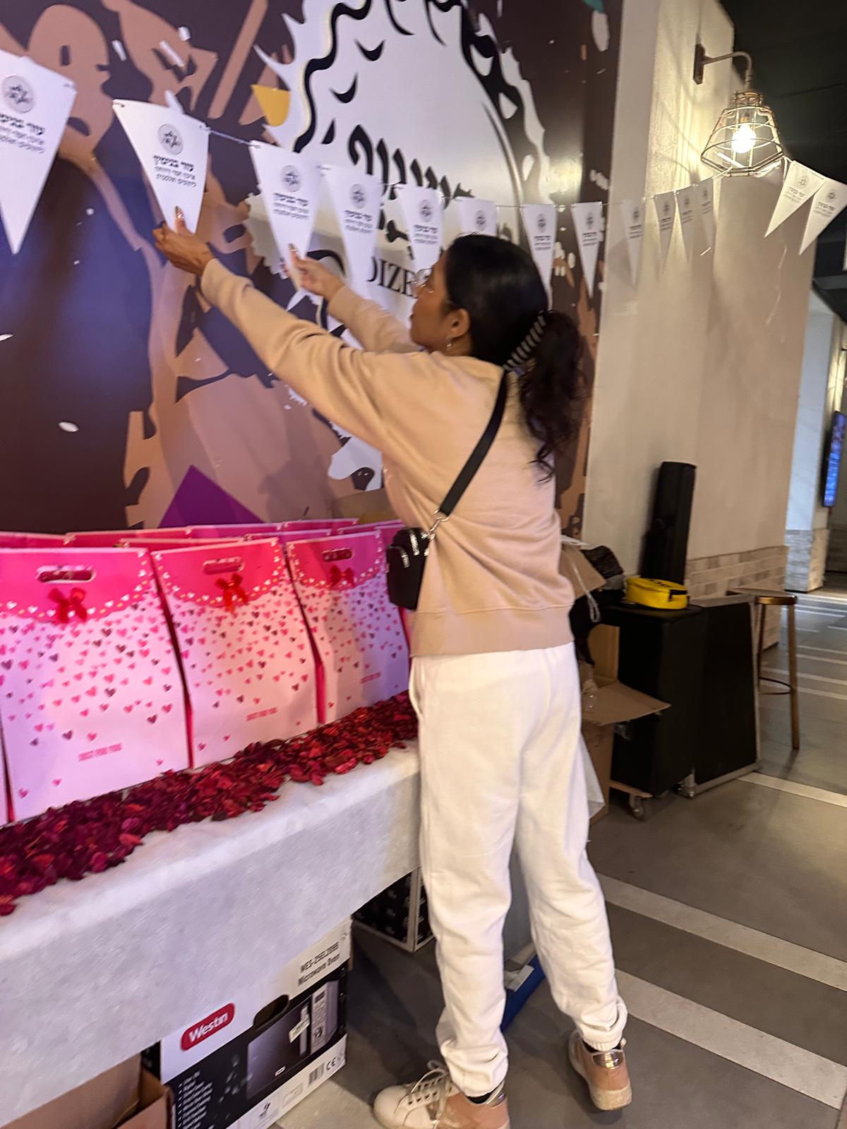 ezer binyamin volonteer putting up the posters at the party